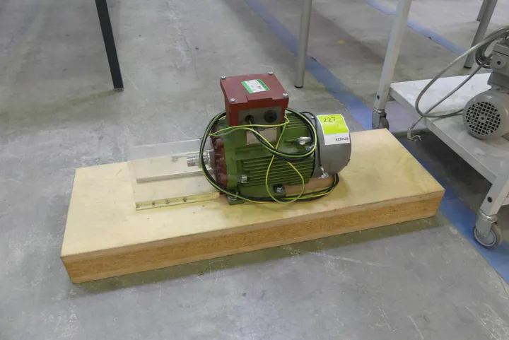 Loher Drehstrommotor, explosionsgeschützt Typ: DNGW-090LS-04A